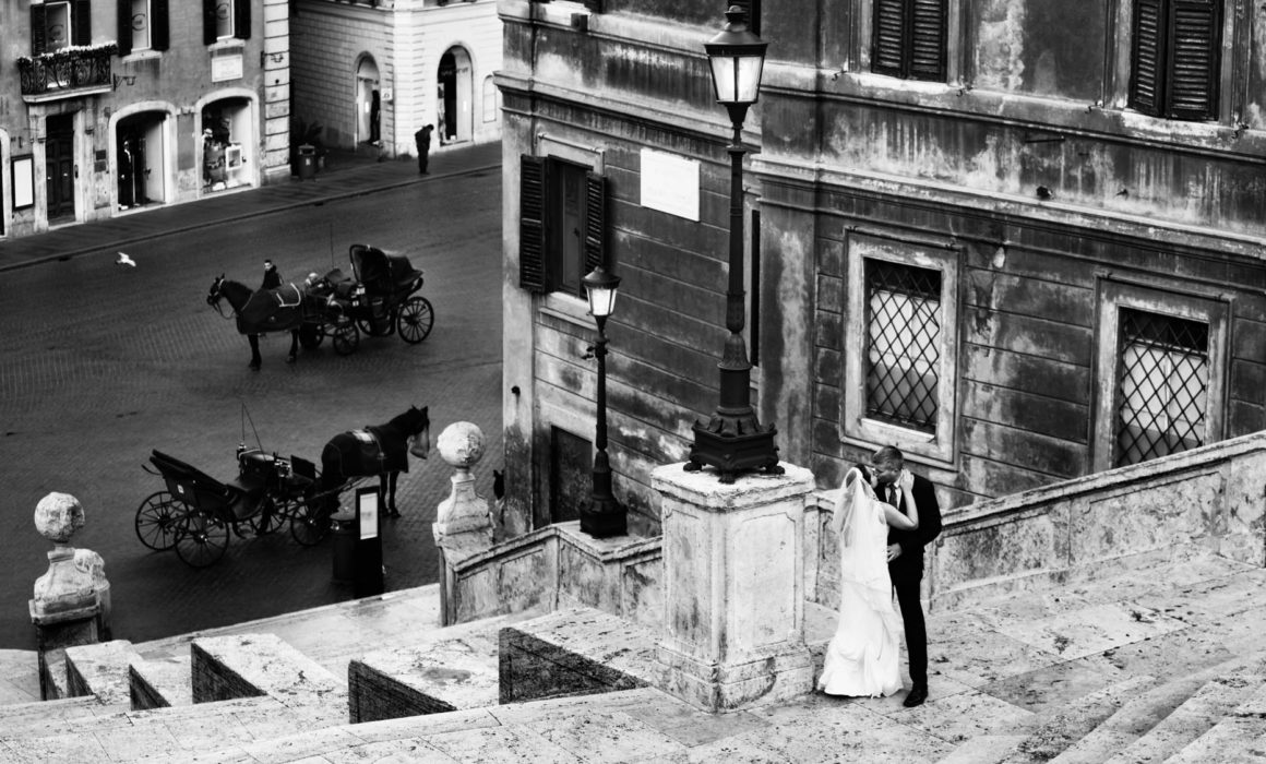 desintation wedding photograph in rome on the spanish steps with wedding couple in the foreground